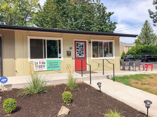 Exterior  at La Vida Veggie in Beaverton