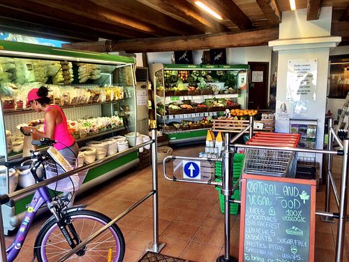 Inside the store at S'Hortet Verd & Supermarcado Ecológico in Sant Jordi