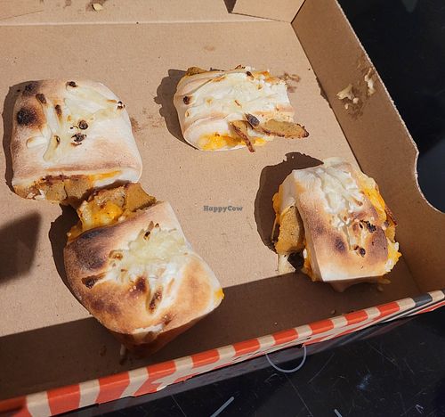 Vegan Pizza Rolls (filled with vegan cheese, cocktailsauce and kebab) at Allush in Recklinghausen