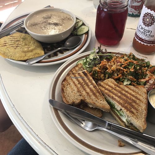Sandwich au tofu avec salade du jour et Pâté jamaïcain avec soupe du jour at Cafe Tuyo in Montreal