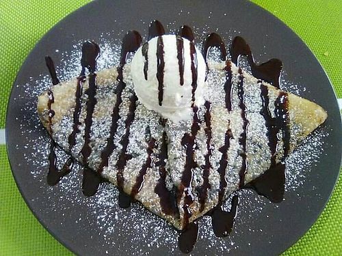 Crep de chocolate negro con bola de helado at Nam in Alicante