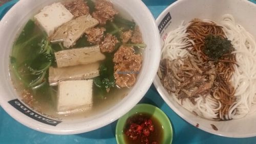 Dried noodle comes with a bowl of vegetables soup at Xuan Miao Veggie Food 炫妙 - PLQ Mall in Central Singapore
