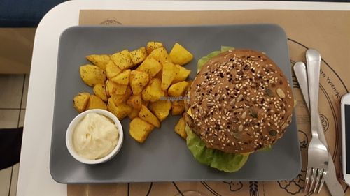 mushroom burger at Mama Tierra in Athens