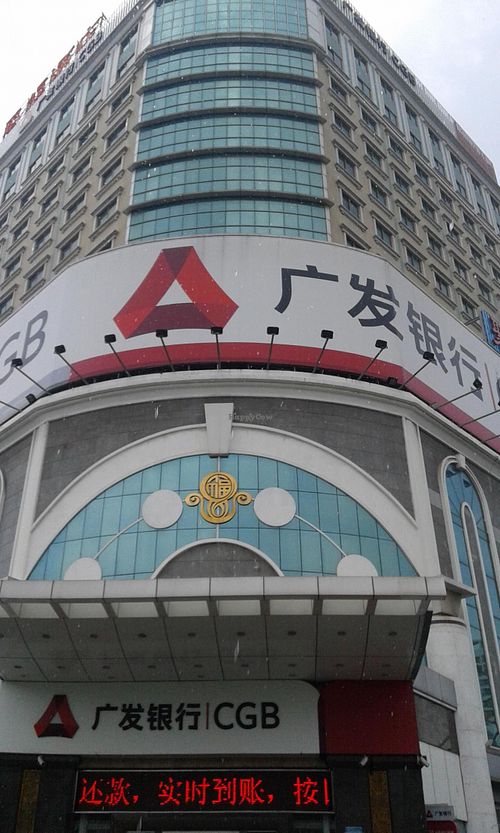 I showed a moto the picture of the Chinese/ pinyin bus stop that I had taken and have posted earlier. He brought me here, Down the street on the right side is the bus stop. There is a bus stop in the opposite direction on the other side of the road. at Heshan Vegetarian in Zengcheng