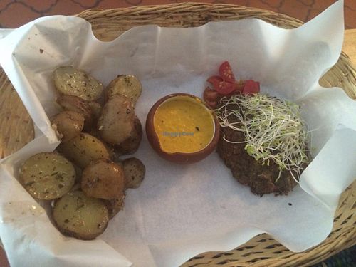 Canasta feliz at El Jardín de Jazmín in Lima