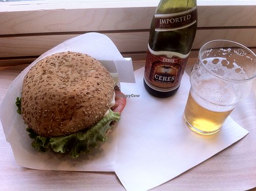 Burger with beer at Universo Vegano in Florence