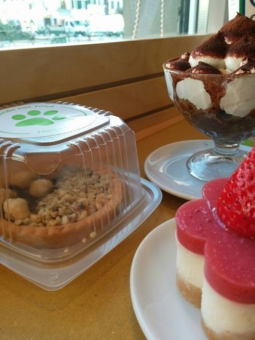 Strawberry cheesecake, chocolate tart thing and tiramisu at Universo Vegano in Florence