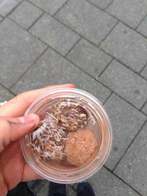 vegan date balls with coconut, cacao and hemp seeds at VIDA in Konstanz