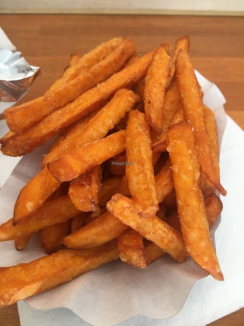 delicious sweet potato fries, they also do white potato fries  at Aroma Vegan in Frankfurt