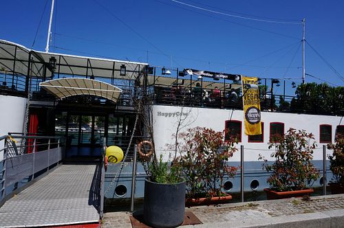 Hank sur Seine at Hank sur Seine in Paris