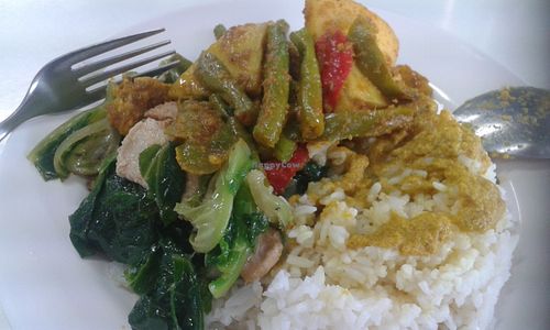 White rice with yellow curry & 2 veg dishes, for 1 person. 40 baht. at Num Heng Vegetarian - Thanon Sheutt in Hat Yai