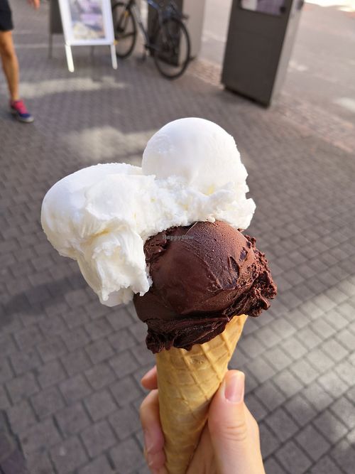 Dunkle Schokolade und Zitrone at Gelato Go - Hauptstrasse in Heidelberg