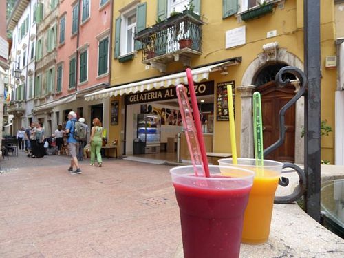 Granita mit Mango und Himbeere at Gelateria al Pozzo in Riva Del Garda