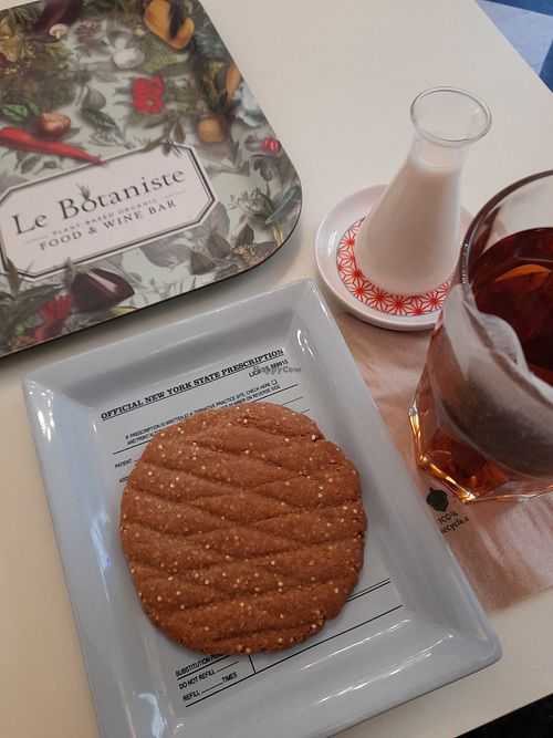 Earl grey tea, oat milk, peanut butter biscuit at Le Botaniste in Ghent