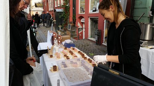 5th Anniversary 1000 Free Cakes at simpleRAW in Copenhagen