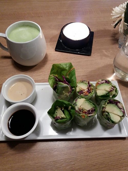 rice paper rolls at simpleRAW in Copenhagen