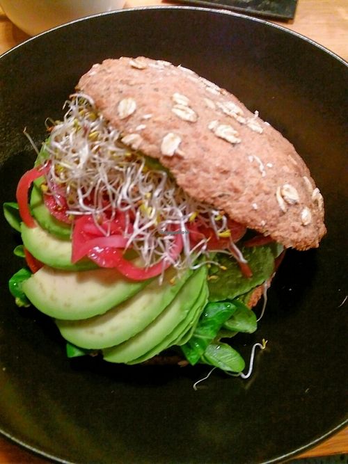 avocado burger at simpleRAW in Copenhagen