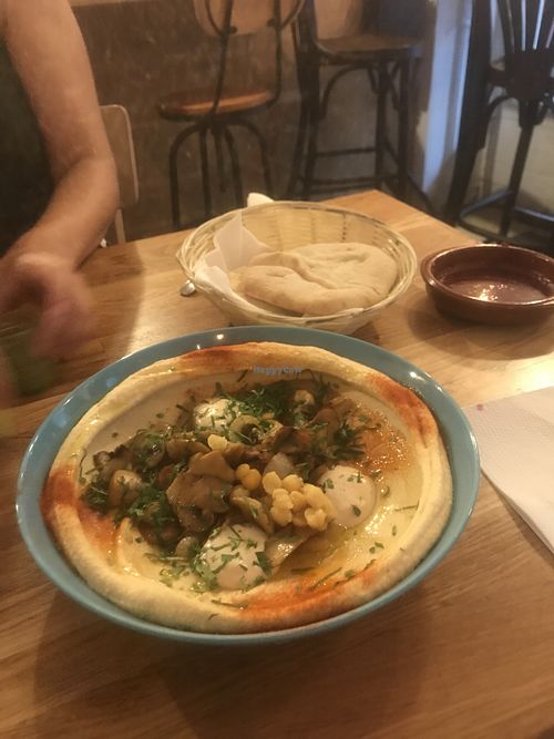 Hommus with mushrooms and pita bread at De Hummus House - Sint Antoniesbreestraat in Amsterdam