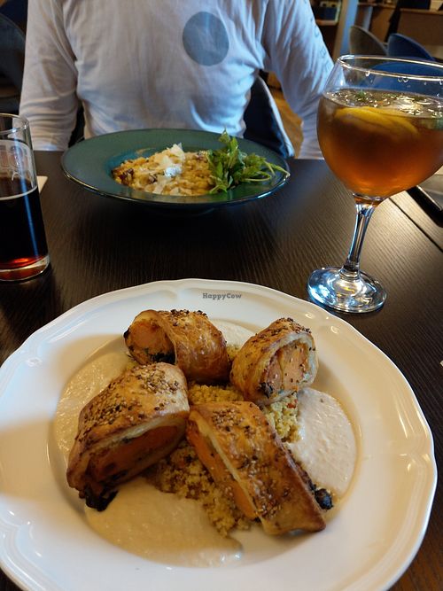 SweetPotato/spinach strudel with cashew cream and couscous (risotto girolle in the back) at Delikat am Stadewäldchen in Dortmund