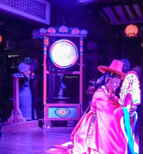 Great entertainment! at SanChon Korean Temple Cooking - 산촌 사찰음식전문점 in Seoul