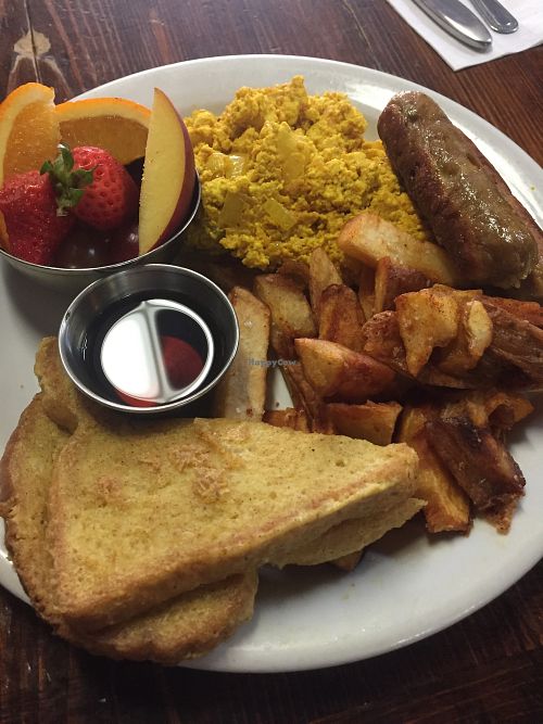 Breakfast place with subbed French toast at D-Beatstro in Toronto