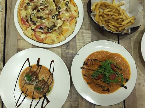 BBQ Chicken pizza, they add more cheese here than at Sin Ming?

Truffle fries, comes with vegan parmesan. Very yummy :) at Brownice Italian Bistro in East Singapore