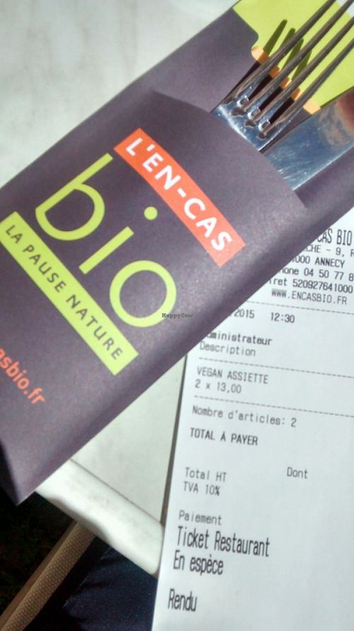 Vegan 'assiette' at L'en-Cas Bio in Annecy
