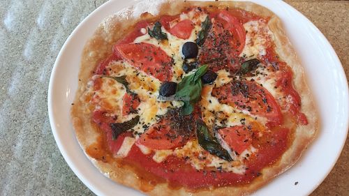 Pizza at DevaDeva Cafe in Tokyo