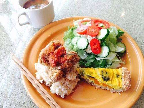 Deli plate at DevaDeva Cafe in Tokyo