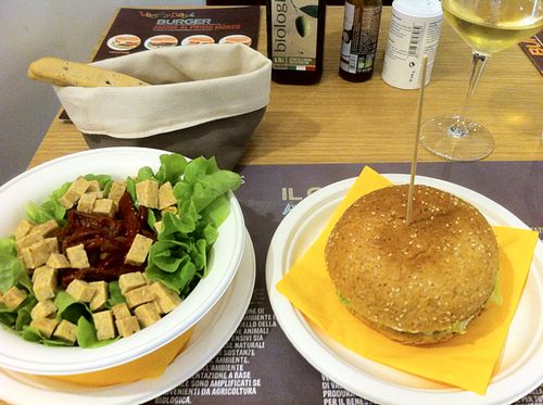 Salad and Spinach Burger at Veggy Days in Rimini