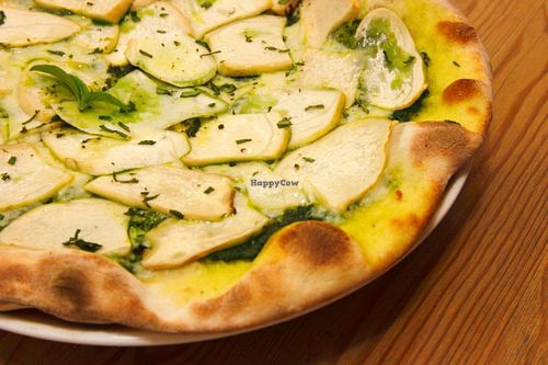 Pesto Mushroom Pizza at Part Time Su in Taipei