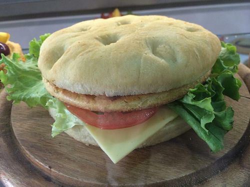 burgher at O'Vita in Parma