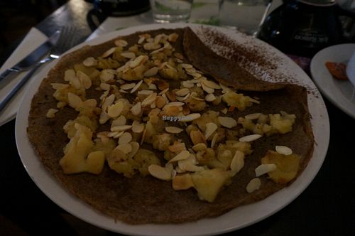 L’Elfe joyeux
Apples, almonds and spices at Crepe de la Joie in Paris