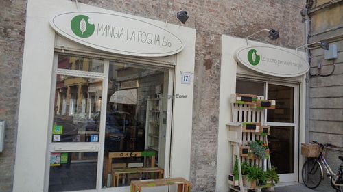 Front window and entrance. at Mangia la Foglia Bio  in Parma