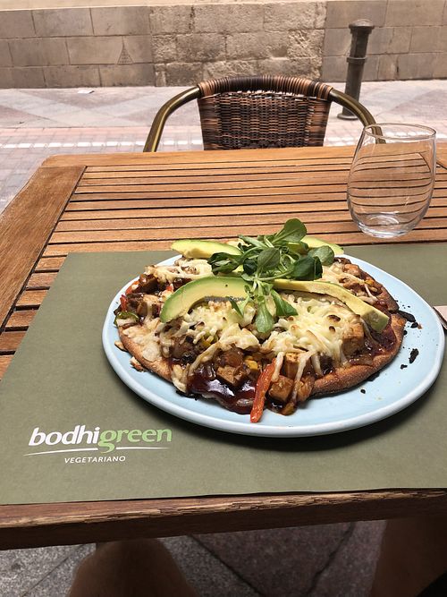 BBQ tofu pizza at BodhiGreen Vegetariano in Alicante