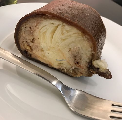 apple stroodle at The Raw Deli in Prague