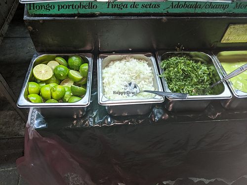 Limón, cebolla, cilantro at Taqueria Calidad Vegana - Food Stall in Guadalajara