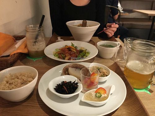 Chilli soy meat dinner set meal. Lemon Smoothies. Miso Ramen at Cafe the 6BT in Tokyo