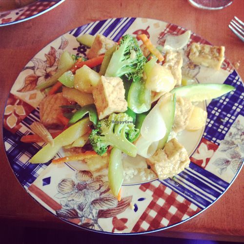 Vegan chef's entree: cashew tofu with veggies at Ruk Mae in Stoughton