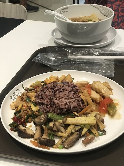 Rise + 3 side dishes   at Walee - EM Quartier in Bangkok