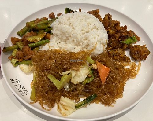 Rice with three side dishes /95 baht   at Walee - EM Quartier in Bangkok