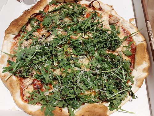 Vegan pizza at Francesinhas Al Forno da Baixa in Porto