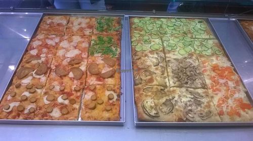 Vegan pizza at Pizzeria A Modo Bio in Pesaro