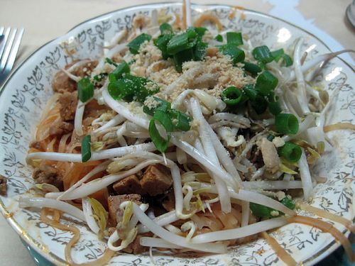 The vegan pad thai with tofu was okay. It needs more sauce and veggies. at Le Doggy Cafe in Montreal