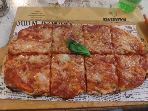 Pinsa Margherita at Buddy VEGGY in Rome