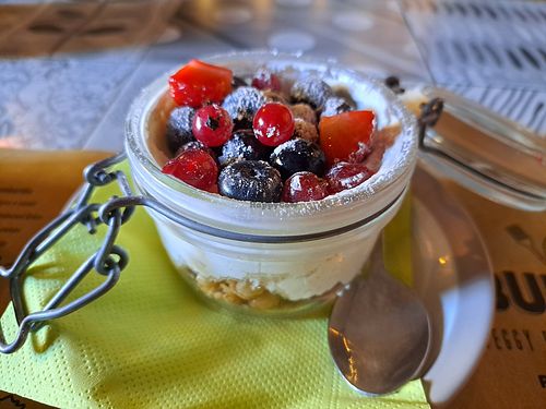 Vegan 'cheesecake' with fresh berries at Buddy VEGGY in Rome
