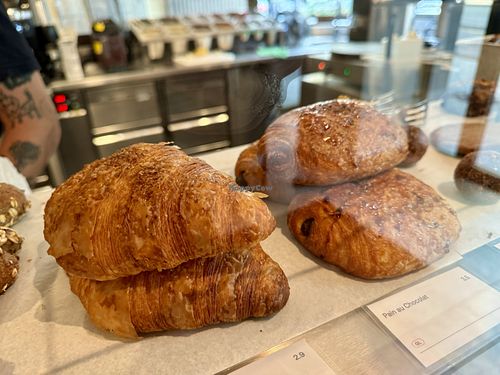 croissant & co  at roots - Lintheschergasse in Zurich