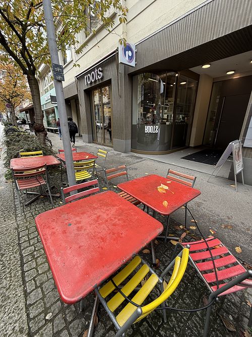 outside  at roots - Lintheschergasse in Zurich