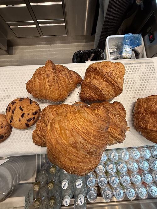 breakfast items  at roots - Lintheschergasse in Zurich