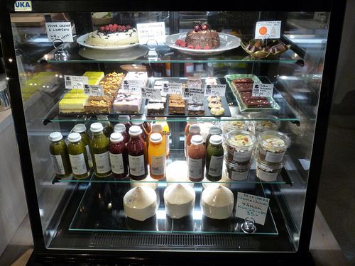 Fresh raw juice & raw vegan delights at Paradiset - Brännkyrkagatan in Stockholm